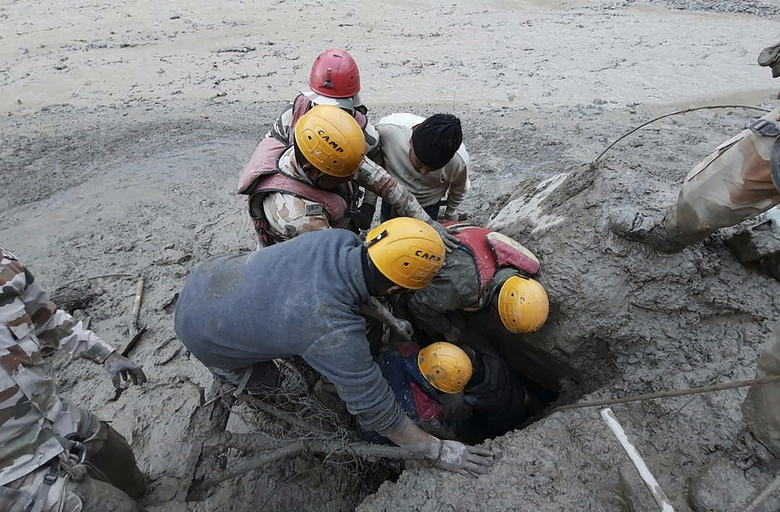 india-crollo-ghiacciaio-himalaya-soccorritori